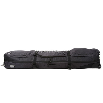 Mochila esportiva respirável preta de 30L para atividades ao ar livre com alças acolchoadas